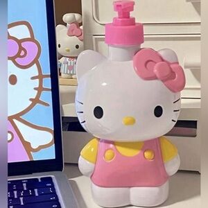 Hello Kitty Dispencer